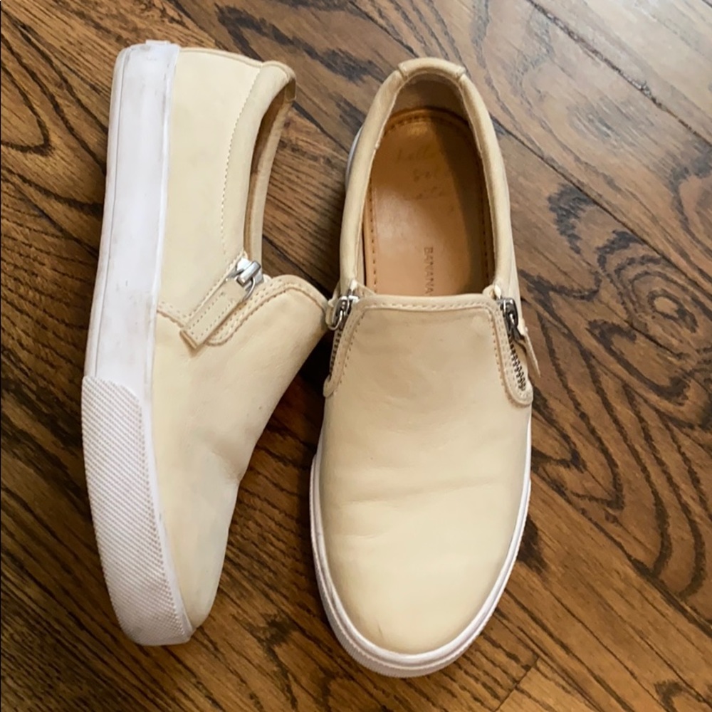 Banana Republic tan zipper shoes women’s 6 & 9.5